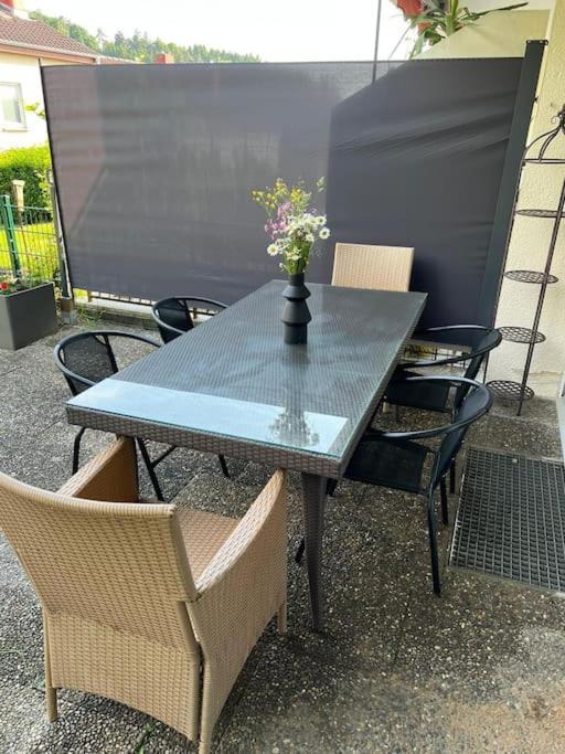 Reiheneckhaus Mit Garten Und Terasse เทตต์นัง ภายนอก รูปภาพ